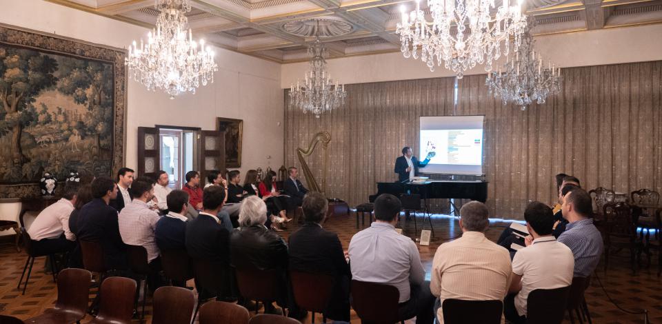 A dstelecom promoveu mais uma sessão inovadora no Museu Nogueira da Silva.