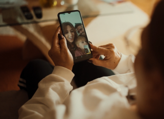 dstelecom women using fiber for video calls