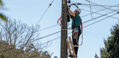 dstelecom technician climbing the pole