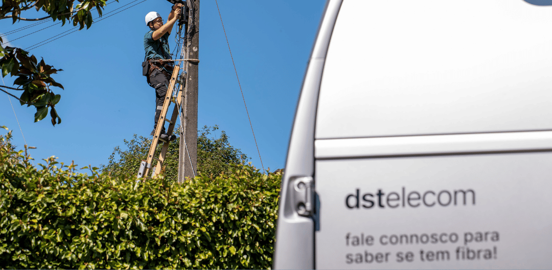 dstelecom worker on top of a utility pole