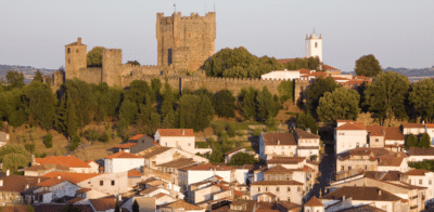 photo of the castle and houses in Bragança