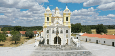 vista de igreja de viana do alentejo