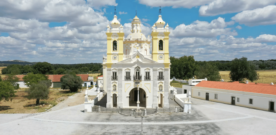 vista de igreja de viana do alentejo